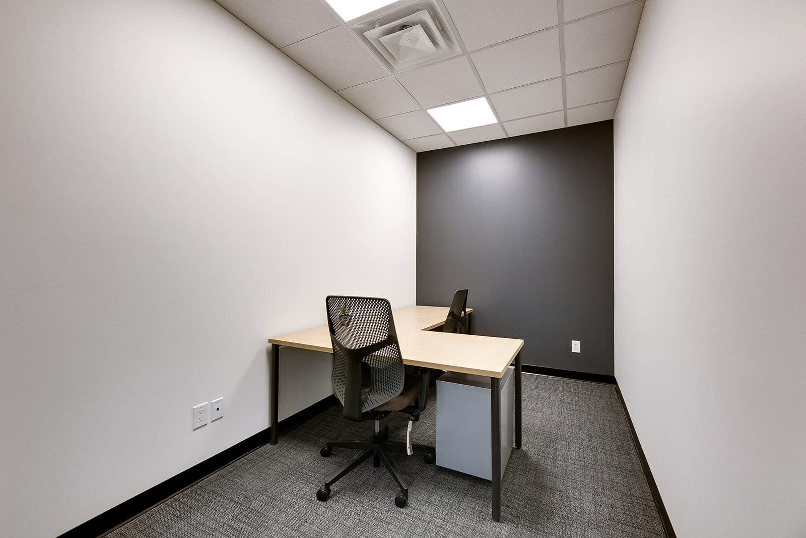 Venture X Oakville workspace photograph
